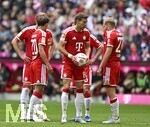 16.05.2026, Fussball Bundesliga 2025/2026, 34.Spieltag, FC Bayern München - 1.FC Köln, in der Allianz-Arena München,   v.l. Tom Bischof (Bayern München), Leon Goretzka (FC Bayern München) und Konrad Laimer (FC Bayern München) 


