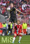 16.05.2026, Fussball Bundesliga 2025/2026, 34.Spieltag, FC Bayern München - 1.FC Köln, in der Allianz-Arena München,   v.l. Marius Bülter (1.FC Köln) gegen Josip Stanisic (Bayern München) 


