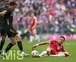 16.05.2026, Fussball Bundesliga 2025/2026, 34.Spieltag, FC Bayern München - 1.FC Köln, in der Allianz-Arena München,   Leon Goretzka (FC Bayern München) setzt sich durch,


