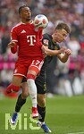 16.05.2026, Fussball Bundesliga 2025/2026, 34.Spieltag, FC Bayern München - 1.FC Köln, in der Allianz-Arena München,   v.l. Michael Olise (FC Bayern München) gegen Kristoffer Lund (1.FC Köln) 


