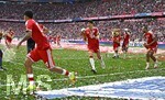 16.05.2026, Fussball Bundesliga 2025/2026, 34.Spieltag, FC Bayern München - 1.FC Köln, in der Allianz-Arena München,   v.l. Raphael Guerreiro (FC Bayern München), Luis Diaz (FC Bayern München), Min-jae Kim (Bayern München, Minjae Kim) und Jonathan Tah (FC Bayern München) beschütten sich gegenseitig mit Bier

