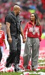 16.05.2026, Fussball Bundesliga 2025/2026, 34.Spieltag, FC Bayern München - 1.FC Köln, in der Allianz-Arena München,   Das muss Liebe sein: Trainer Vincent Kompany (FC Bayern München) mit seiner Frau Carla Higgs Kompany (FC Bayern München).



