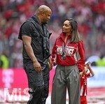 16.05.2026, Fussball Bundesliga 2025/2026, 34.Spieltag, FC Bayern München - 1.FC Köln, in der Allianz-Arena München,   Das muss Liebe sein: Trainer Vincent Kompany (FC Bayern München) mit seiner Frau Carla Higgs Kompany (FC Bayern München).


