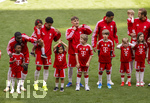 16.05.2026, Fussball Bundesliga 2025/2026, 34.Spieltag, FC Bayern München - 1.FC Köln, in der Allianz-Arena München, vor dem Spiel nehmen die Bayernspieler Aufstellung, mit Eskortkindern und ihren eigenen Kindern, v.li: Dayot Upamecano (FC Bayern München), Luis Diaz (FC Bayern München) mit Töchtern, Lennart Karl (FC Bayern München), Jamal Musiala (Bayern München), 