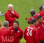 16.05.2026, Fussball Bundesliga 2025/2026, 34.Spieltag, FC Bayern München - 1.FC Köln, in der Allianz-Arena München, vor dem Spiel die Bayern-Legenden um die Championsleague-Sieger-Mannschaft 2001. mit Oliver Kahn, Samuel Kuffour,  Owen Hargreaves, Giovane Elber, Roque Santa Cruz, 