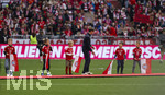 16.05.2026, Fussball Bundesliga 2025/2026, 34.Spieltag, FC Bayern München - 1.FC Köln, in der Allianz-Arena München, Nach dem Spiel die Siegerehrung für den Deutschen Meister Bayern München, Kinder stehen Spalier mit Fähnchen. 
