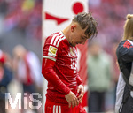 16.05.2026, Fussball Bundesliga 2025/2026, 34.Spieltag, FC Bayern München - 1.FC Köln, in der Allianz-Arena München, Nach dem Spiel die Siegerehrung für den Deutschen Meister Bayern München, Lennart Karl (FC Bayern München) hat eine Ladung Bier über den Kopf geschüttet bekommen.