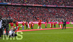 16.05.2026, Fussball Bundesliga 2025/2026, 34.Spieltag, FC Bayern München - 1.FC Köln, in der Allianz-Arena München, Nach dem Spiel die Siegerehrung für den Deutschen Meister Bayern München,  Kinder stehen Spalier für die Spieler, Jamal Musiala (Bayern München) 