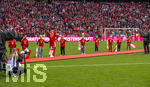 16.05.2026, Fussball Bundesliga 2025/2026, 34.Spieltag, FC Bayern München - 1.FC Köln, in der Allianz-Arena München, Nach dem Spiel die Siegerehrung für den Deutschen Meister Bayern München,  Kinder stehen Spalier für die Spieler, Jamal Musiala (Bayern München) 