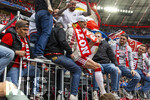 16.05.2026, Fussball Bundesliga 2025/2026, 34.Spieltag, FC Bayern München - 1.FC Köln, in der Allianz-Arena München, Nach dem Spiel die Siegerehrung für den Deutschen Meister Bayern München, Leon Goretzka (FC Bayern München) klettert zu den Ultras auf den Zaun der Südkurve die ihn frenetisch feiern.
