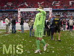 16.05.2026, Fussball Bundesliga 2025/2026, 34.Spieltag, FC Bayern München - 1.FC Köln, in der Allianz-Arena München, Nach dem Spiel die Siegerehrung für den Deutschen Meister Bayern München, Torwart Manuel Neuer (FC Bayern München) 