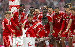 16.05.2026, Fussball Bundesliga 2025/2026, 34.Spieltag, FC Bayern München - 1.FC Köln, in der Allianz-Arena München, Nach dem Spiel die Siegerehrung für den Deutschen Meister Bayern München, Bara Sapoko Ndiaye (Bayern München) mit der Meisterschale, gefeiert von Lennart Karl (FC Bayern München), Nicolas Jackson (FC Bayern München), Tom Bischof (Bayern München), Alphonso Davies (FC Bayern München), Raphael Guerreiro (FC Bayern München), Michael Olise (FC Bayern München), Dayot Upamecano (FC Bayern München), Luis Diaz (FC Bayern München), Jonathan Tah (FC Bayern München), Aleksandar Pavlovic (Bayern München) , Leon Goretzka (FC Bayern München) 