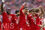 16.05.2026, Fussball Bundesliga 2025/2026, 34.Spieltag, FC Bayern München - 1.FC Köln, in der Allianz-Arena München, Nach dem Spiel die Siegerehrung für den Deutschen Meister Bayern München, v.li: Sonnenbrillen-Jungs Dayot Upamecano (FC Bayern München), Aleksandar Pavlovic (Bayern München) , Tom Bischof (Bayern München).