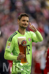 16.05.2026, Fussball Bundesliga 2025/2026, 34.Spieltag, FC Bayern München - 1.FC Köln, in der Allianz-Arena München, Nach dem Spiel die Siegerehrung für den Deutschen Meister Bayern München, Torwart Sven Ulreich (FC Bayern München) mit noch vollem Weissbierglas.