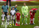 16.05.2026, Fussball Bundesliga 2025/2026, 34.Spieltag, FC Bayern München - 1.FC Köln, in der Allianz-Arena München, Schiedsrichter Deniz Aitekin (mitte) bei seinem letzten Spiel, Christian Leicher, Edurad Beitinger, Torwart Manuel Neuer (FC Bayern München) mit Sohn Luca 