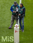 16.05.2026, Fussball Bundesliga 2025/2026, 34.Spieltag, FC Bayern München - 1.FC Köln, in der Allianz-Arena München, Der Spielball liegt auf der Stele bereit. TV-Kameras haben ihn im Visier.