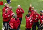 16.05.2026, Fussball Bundesliga 2025/2026, 34.Spieltag, FC Bayern München - 1.FC Köln, in der Allianz-Arena München, Vor dem Spiel, Ex-Spieler der Championsleague-Siegermannschaft von 2001, v.li: Carsten Jancker, Antonio di Salvo, Bernd Dreher, Oliver Kahn, Giovane Elber, Jens Jeremies, Thomas Linke,  