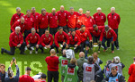 16.05.2026, Fussball Bundesliga 2025/2026, 34.Spieltag, FC Bayern München - 1.FC Köln, in der Allianz-Arena München, Mannschaftsfoto der Championsleage-Siegermannschaft von 2001 FC Bayern, hinten, Michael Henke, Alexander Zickler, Thomas Strunz, Torwart Bernd Dreher, Torwart Stefan Wessels, Antonio di Salvo, Carsten Jancker, Michael Tarnat, Thomas Linke, Jens Jeremies, Oliver Kahn, Stefan Effenberg, unten v.li: Sepp Maier, Michael Wiesinger, Patrick Mölzl, Roque Santa Cruz, Owen Hargreaves, Giovane Elber, Hasan Salihamidzic, Sammy Samuel Kuffour.
