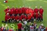 16.05.2026, Fussball Bundesliga 2025/2026, 34.Spieltag, FC Bayern München - 1.FC Köln, in der Allianz-Arena München, Mannschaftsfoto der Championsleage-Siegermannschaft von 2001 FC Bayern, hinten, Michael Henke, Alexander Zickler, Thomas Strunz, Torwart Bernd Dreher, Torwart Stefan Wessels, Antonio di Salvo, Carsten Jancker, Michael Tarnat, Thomas Linke, Jens Jeremies, Oliver Kahn, Stefan Effenberg, unten v.li: Sepp Maier, Michael Wiesinger, Patrick Mölzl, Roque Santa Cruz, Owen Hargreaves, Giovane Elber, Hasan Salihamidzic, Sammy Samuel Kuffour.
