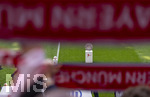 16.05.2026, Fussball Bundesliga 2025/2026, 34.Spieltag, FC Bayern München - 1.FC Köln, in der Allianz-Arena München, Meisterschale steht auf dem Platz bereit, Blick durch Fanschals der Bayernfans.