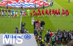 16.05.2026, Fussball Bundesliga 2025/2026, 34.Spieltag, FC Bayern München - 1.FC Köln, in der Allianz-Arena München, Aufstellung vor dem Spiel mit Kindern, v.li: Torwart Manuel Neuer (FC Bayern München), Joshua Kimmich (FC Bayern München), Jonathan Tah (FC Bayern München), Konrad Laimer (FC Bayern München), Tom Bischof (Bayern München), Dayot Upamecano (FC Bayern München), Luis Diaz (FC Bayern München), Lennart Karl (FC Bayern München), Jamal Musiala (Bayern München), Harry Kane (FC Bayern München), Maskottchen Berni. Leon Goretzka (FC Bayern München) wird verabschiedet von Sportvorstand Max Eberl (Bayern München), Vorstandsvorsitzender Jan-Christian Dreesen (FC Bayern München), Sportdirektor Christoph Freund (Bayern München), 