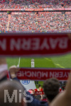 16.05.2026, Fussball Bundesliga 2025/2026, 34.Spieltag, FC Bayern München - 1.FC Köln, in der Allianz-Arena München, Meisterschale steht auf dem Platz bereit, Blick durch Fanschals der Bayernfans.