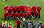 16.05.2026, Fussball Bundesliga 2025/2026, 34.Spieltag, FC Bayern München - 1.FC Köln, in der Allianz-Arena München, Mannschaftsfoto der Championsleage-Siegermannschaft von 2001 FC Bayern, hinten, Michael Henke, Alexander Zickler, Thomas Strunz, Torwart Bernd Dreher, Torwart Stefan Wessels, Antonio di Salvo, Carsten Jancker, Michael Tarnat, Thomas Linke, Jens Jeremies, Oliver Kahn, Stefan Effenberg, unten v.li: Sepp Maier, Michael Wiesinger, Patrick Mölzl, Roque Santa Cruz, Owen Hargreaves, Giovane Elber, Hasan Salihamidzic, Sammy Samuel Kuffour.
