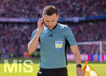 16.05.2026, Fussball Bundesliga 2025/2026, 34.Spieltag, FC Bayern München - 1.FC Köln, in der Allianz-Arena München, Linienrichter Eduard Beitinger 