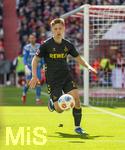 16.05.2026, Fussball Bundesliga 2025/2026, 34.Spieltag, FC Bayern München - 1.FC Köln, in der Allianz-Arena München, Kristoffer Lund (1.FC Köln) am Ball 
