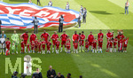 16.05.2026, Fussball Bundesliga 2025/2026, 34.Spieltag, FC Bayern München - 1.FC Köln, in der Allianz-Arena München, Aufstellung vor dem Spiel mit Kindern, v.li: Torwart Manuel Neuer (FC Bayern München), Leon Goretzka (FC Bayern München), Joshua Kimmich (FC Bayern München), Jonathan Tah (FC Bayern München), Konrad Laimer (FC Bayern München), Tom Bischof (Bayern München), Dayot Upamecano (FC Bayern München), Luis Diaz (FC Bayern München), Lennart Karl (FC Bayern München), Jamal Musiala (Bayern München), Harry Kane (FC Bayern München), Maskottchen Berni.