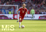 16.05.2026, Fussball Bundesliga 2025/2026, 34.Spieltag, FC Bayern München - 1.FC Köln, in der Allianz-Arena München, Konrad Laimer (FC Bayern München) am Ball 