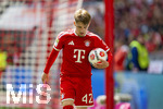 16.05.2026, Fussball Bundesliga 2025/2026, 34.Spieltag, FC Bayern München - 1.FC Köln, in der Allianz-Arena München, Lennart Karl (FC Bayern München) nachdenklich 