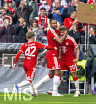 16.05.2026, Fussball Bundesliga 2025/2026, 34.Spieltag, FC Bayern München - 1.FC Köln, in der Allianz-Arena München, Torjubel v.li: Lennart Karl (FC Bayern München), Jonathan Tah (FC Bayern München), Tom Bischof (Bayern München) 