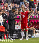 16.05.2026, Fussball Bundesliga 2025/2026, 34.Spieltag, FC Bayern München - 1.FC Köln, in der Allianz-Arena München, v.li: Trainer Vincent Kompany (FC Bayern München) mit Harry Kane (FC Bayern München) 