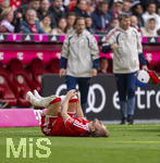 16.05.2026, Fussball Bundesliga 2025/2026, 34.Spieltag, FC Bayern München - 1.FC Köln, in der Allianz-Arena München, Harry Kane (FC Bayern München) verletzt am Boden.