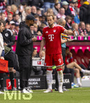16.05.2026, Fussball Bundesliga 2025/2026, 34.Spieltag, FC Bayern München - 1.FC Köln, in der Allianz-Arena München, v.li: Trainer Vincent Kompany (FC Bayern München) mit Harry Kane (FC Bayern München) 