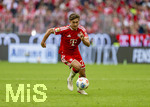16.05.2026, Fussball Bundesliga 2025/2026, 34.Spieltag, FC Bayern München - 1.FC Köln, in der Allianz-Arena München, Tom Bischof (Bayern München) am Ball 