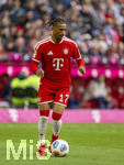 16.05.2026, Fussball Bundesliga 2025/2026, 34.Spieltag, FC Bayern München - 1.FC Köln, in der Allianz-Arena München, Michael Olise (FC Bayern München) am Ball 