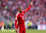 16.05.2026, Fussball Bundesliga 2025/2026, 34.Spieltag, FC Bayern München - 1.FC Köln, in der Allianz-Arena München, Michael Olise (FC Bayern München) winkt 