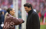 16.05.2026, Fussball Bundesliga 2025/2026, 34.Spieltag, FC Bayern München - 1.FC Köln, in der Allianz-Arena München, von links:  TV-Moderatorin Laura Wontorra im Gespräch mit TV-Experte Michael Ballack.