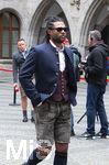 17.05.2026, Fussball Bundesliga 2025/2026, Meisterfeier des FC Bayern München auf dem Rathausbalkon in München.  Das Team kommt in Tracht am Rathaus an. Serge Gnabry (FC Bayern München) 