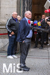 17.05.2026, Fussball Bundesliga 2025/2026, Meisterfeier des FC Bayern München auf dem Rathausbalkon in München.  Ehren-Präsident Uli Hoeneß (FC Bayern München, Hoeness) beim Interview vor dem Rathaus 