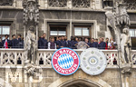 17.05.2026, Fussball Bundesliga 2025/2026, Meisterfeier des FC Bayern München auf dem Rathausbalkon in München.  Hiroki Ito (FC Bayern München), Min-jae Kim (Bayern München, Minjae Kim), Leon Goretzka (FC Bayern München), Lennart Karl (FC Bayern München), Tom Bischof (Bayern München), Aleksandar Pavlovic (Bayern München) , Luis Diaz (FC Bayern München) 
