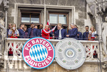 17.05.2026, Fussball Bundesliga 2025/2026, Meisterfeier des FC Bayern München auf dem Rathausbalkon in München.  Moderator Stephan Lehmann, Oberbürgermeister Dominik Krause, Präsident Herbert Hainer (FC Bayern), 