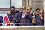 17.05.2026, Fussball Bundesliga 2025/2026, Meisterfeier des FC Bayern München auf dem Rathausbalkon in München. v.li: Alphonso Davies (FC Bayern München), Konrad Laimer (FC Bayern München), Harry Kane (FC Bayern München) Min-jae Kim (Bayern München, Minjae Kim)  