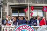17.05.2026, Fussball Bundesliga 2025/2026, Meisterfeier des FC Bayern München auf dem Rathausbalkon in München. Lennart Karl (FC Bayern München), Aleksandar Pavlovic (Bayern München) , Tom Bischof (Bayern München) 