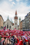 17.05.2026, Fussball Bundesliga 2025/2026, Meisterfeier des FC Bayern München auf dem Rathausbalkon in München.  Bayernfans 