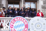 17.05.2026, Fussball Bundesliga 2025/2026, Meisterfeier des FC Bayern München auf dem Rathausbalkon in München. Jamal Musiala (Bayern München), Torwart Manuel Neuer (FC Bayern München), Joshua Kimmich (FC Bayern München), Harry Kane (FC Bayern München), Luis Diaz (FC Bayern München), Jonathan Tah (FC Bayern München), 