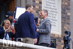 17.05.2026, Fussball Bundesliga 2025/2026, Meisterfeier des FC Bayern München auf dem Rathausbalkon in München. v.li: Torwart Manuel Neuer (FC Bayern München) beim Interview mit TV-Moderator Markus Othmer (BR).