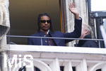 17.05.2026, Fussball Bundesliga 2025/2026, Meisterfeier des FC Bayern München auf dem Rathausbalkon in München. Michael Olise (FC Bayern München) mit cooler Sonnenbrille.